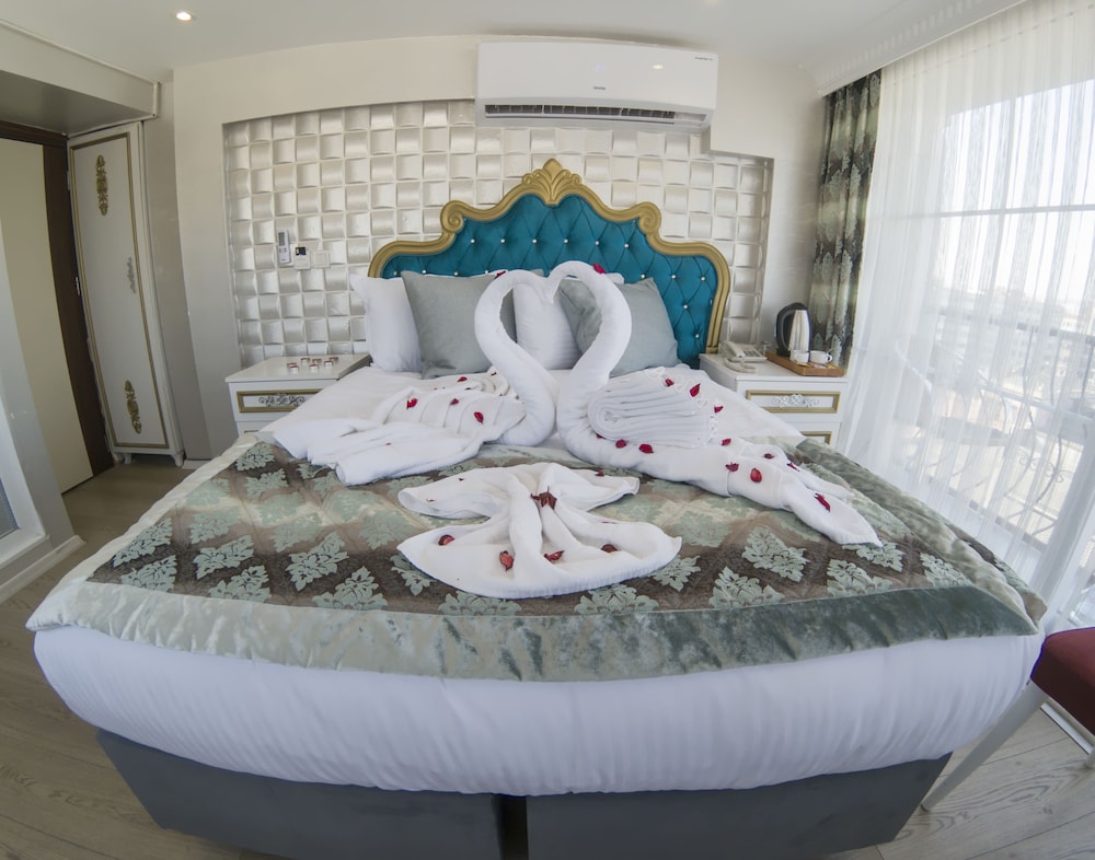 Deluxe Room, 1 Double Bed, Sea View, Overwater photo 2