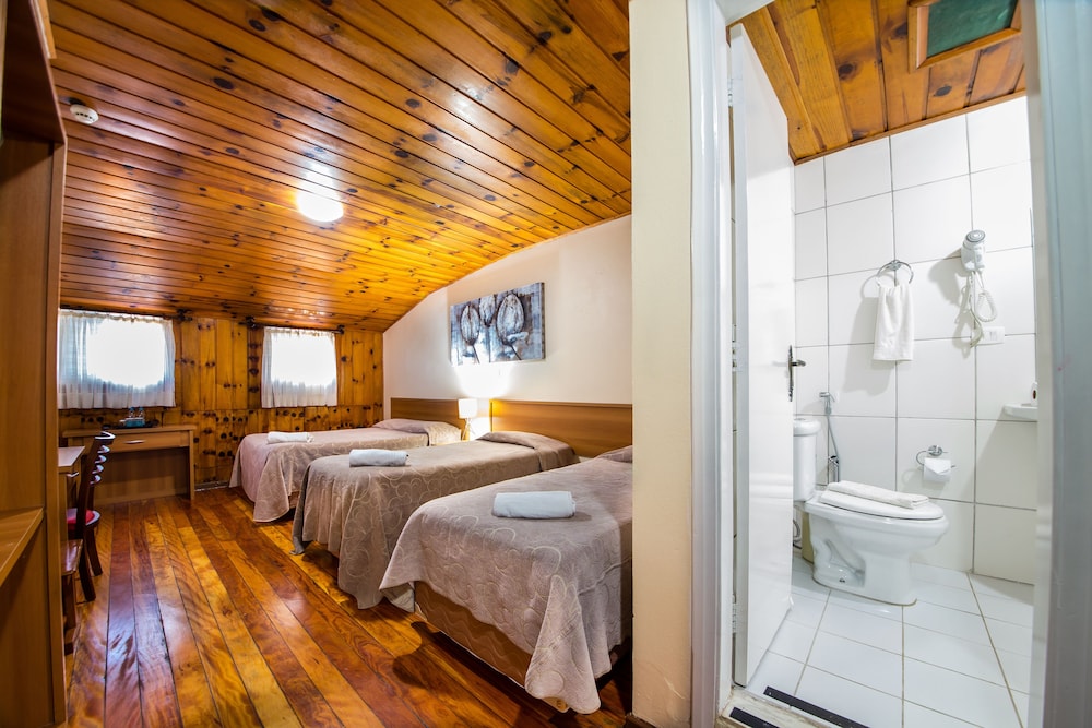 Standard Quadruple Room (Twin)