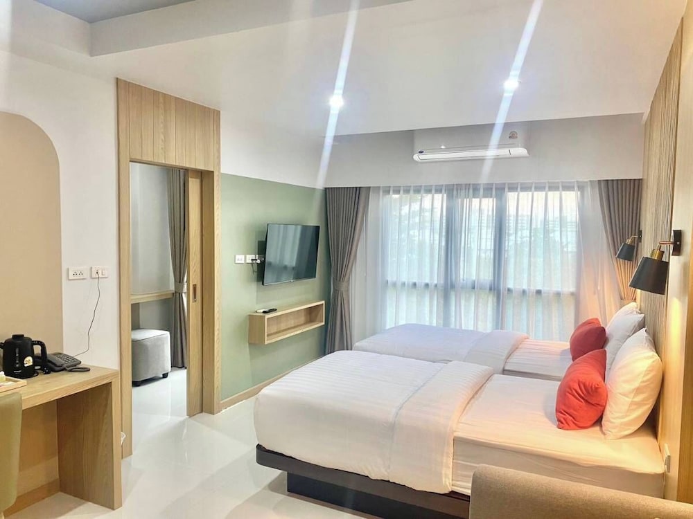 Deluxe Twin Room - Photo 8
