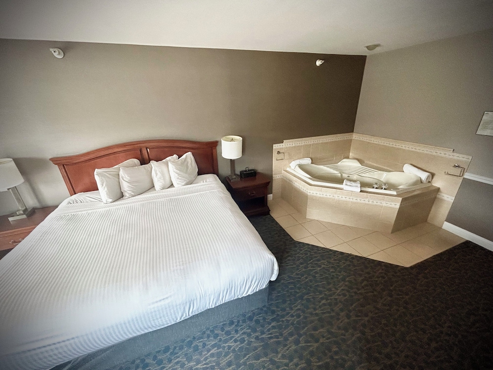 Luxury Suite, 1 King Bed, Non Smoking photo 1