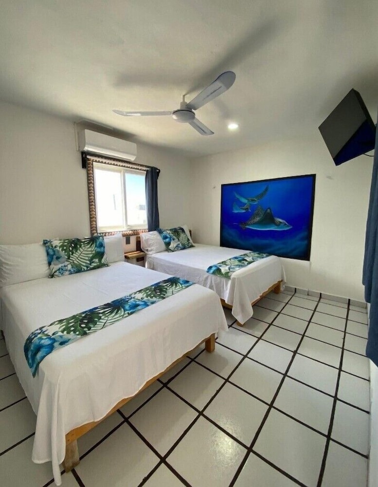 Standard Quadruple Room, Partial Sea View