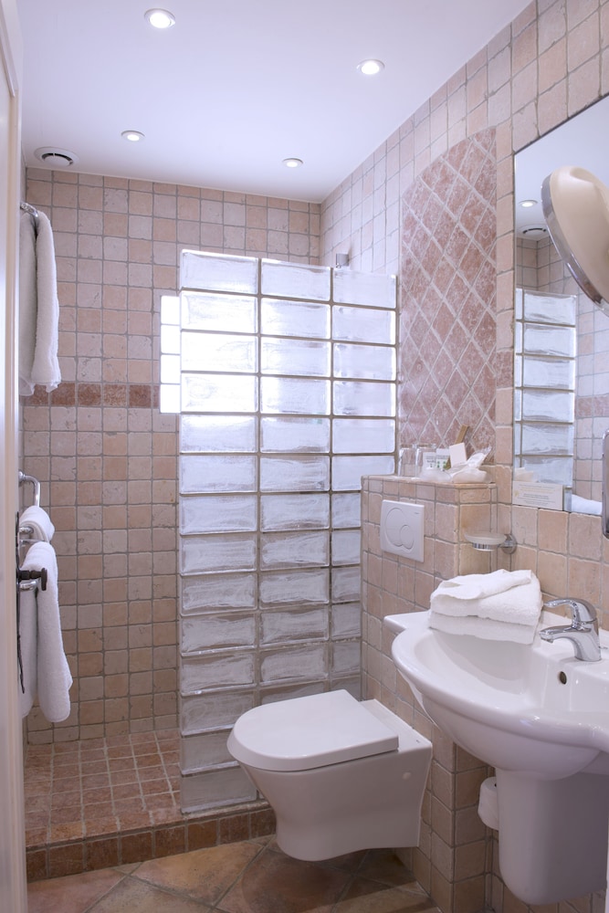 Comfort Room, 1 King Bed, Non Smoking, Terrace (Twin bed on request, View) - Photo 4