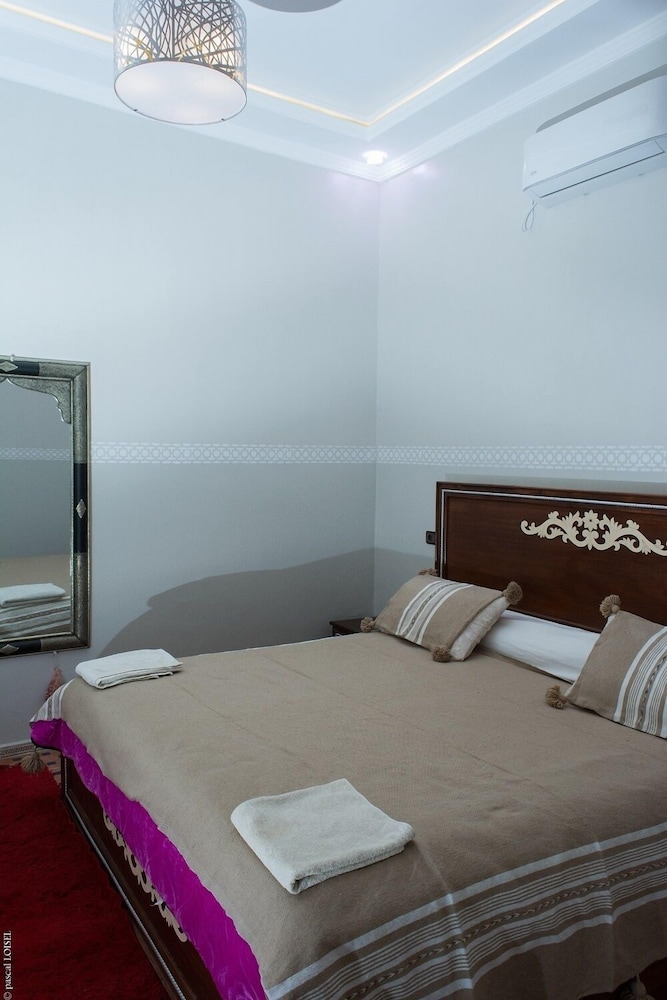 Deluxe Room - Photo 22