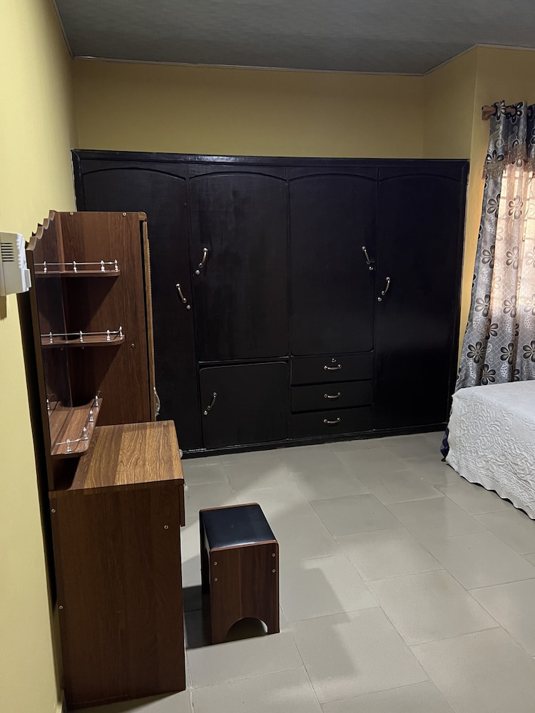 Executive House, 2 Bedrooms, Garden Area photo 3