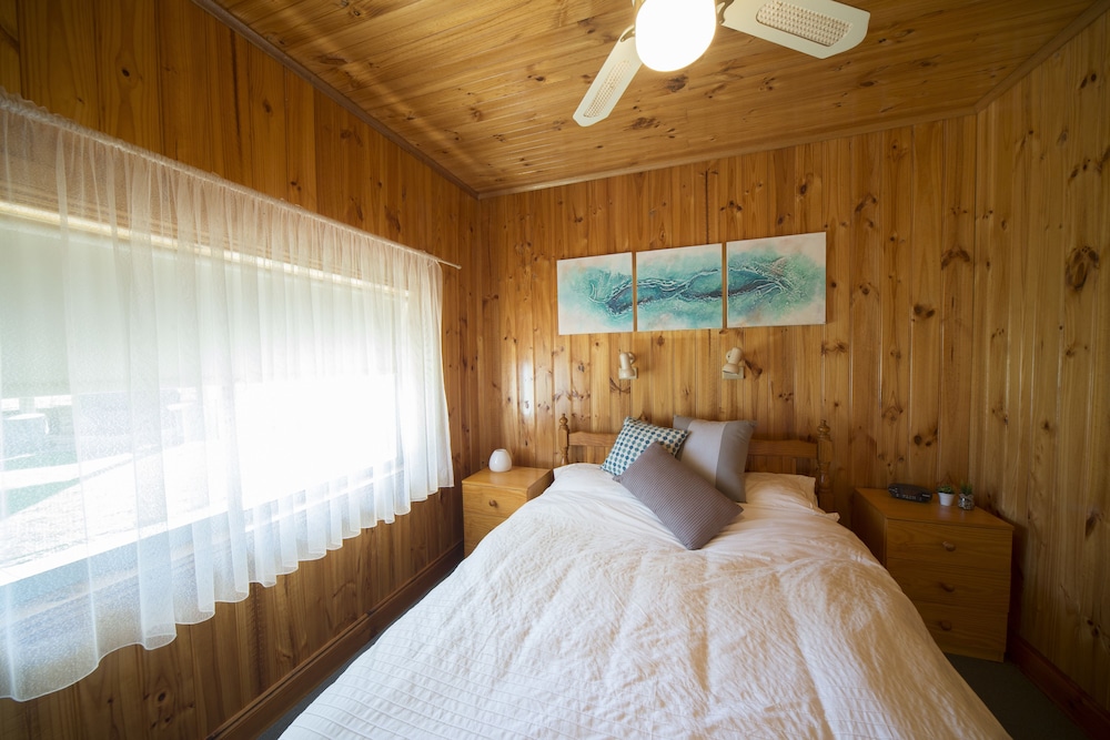 Family Cottage, 4 Bedrooms (Reflections) photo 2