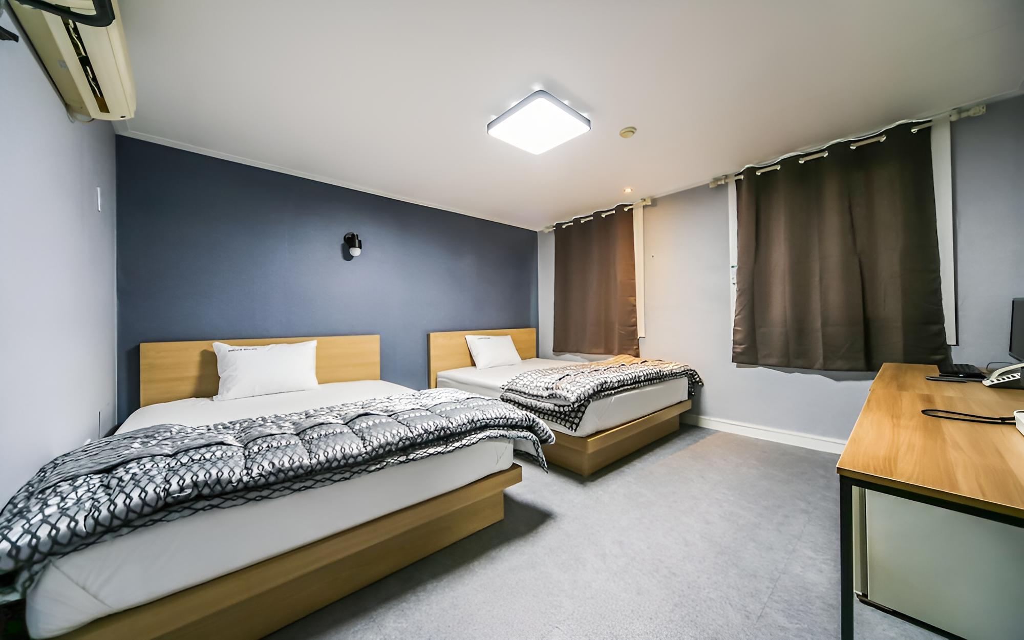 Room (Twin) photo 3