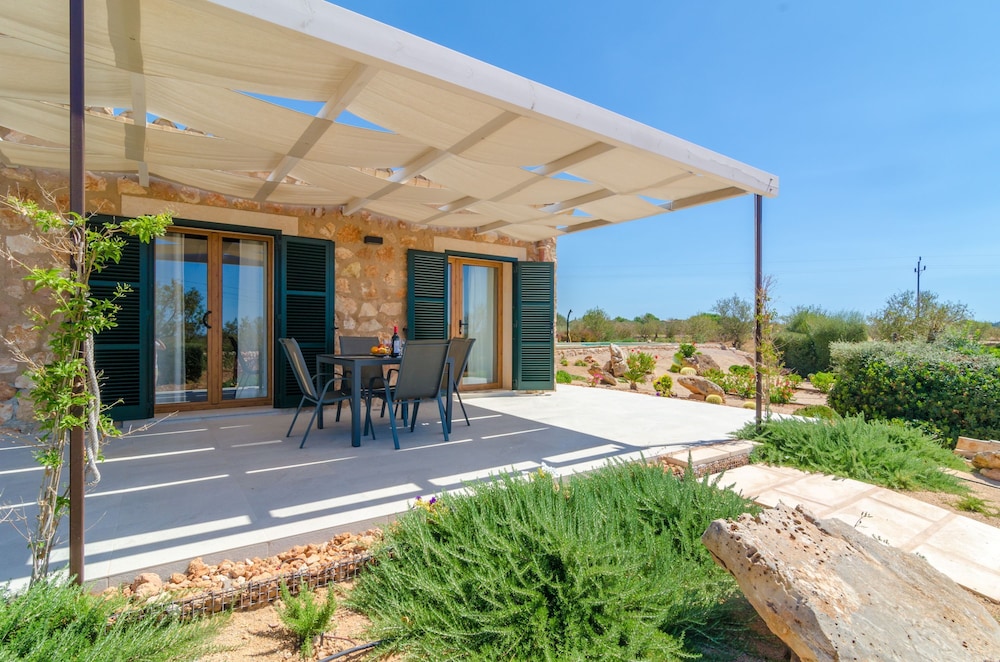 Villa photo 2