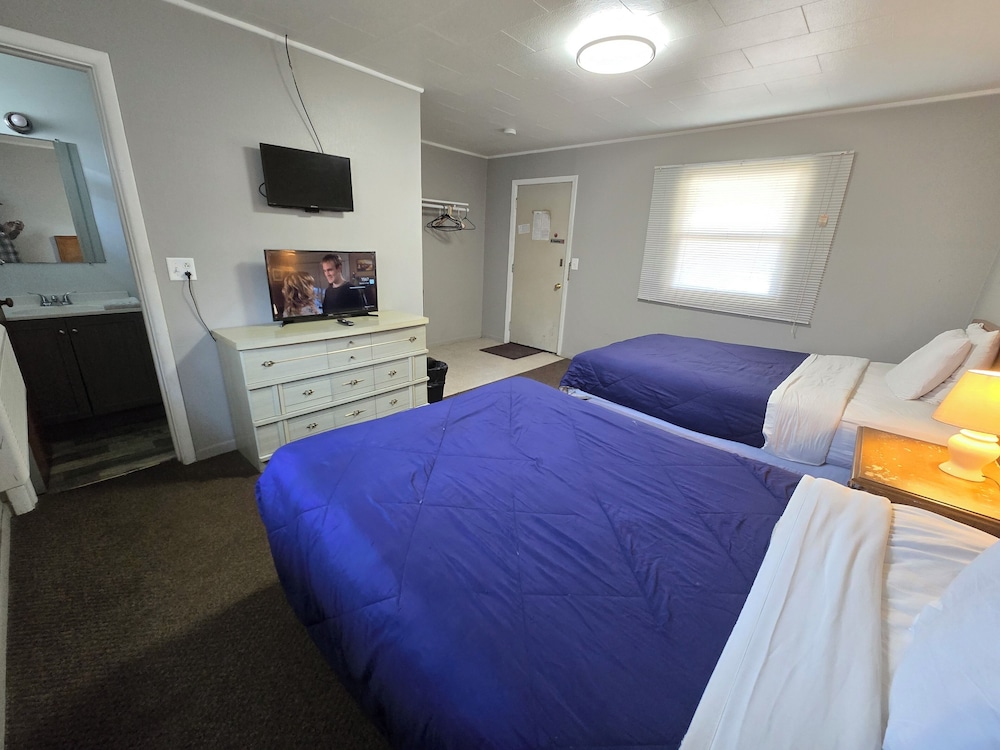 Room, 2 Double Beds, Non Smoking - Photo 6
