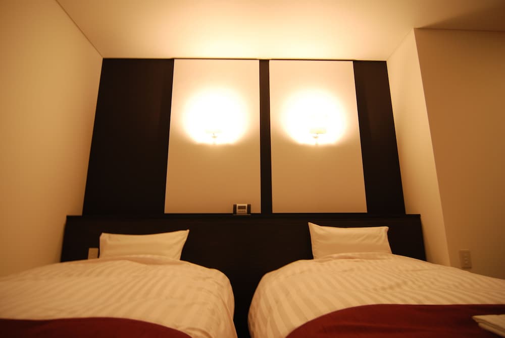 Twin Room, Smoking photo 3
