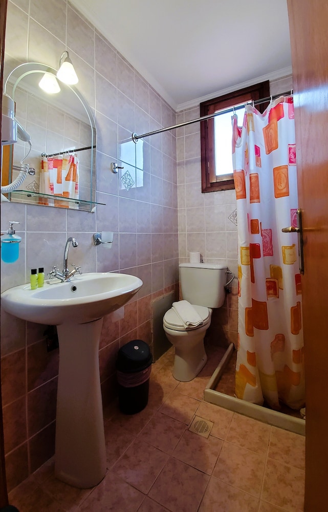 Budget Triple Room - Photo 3