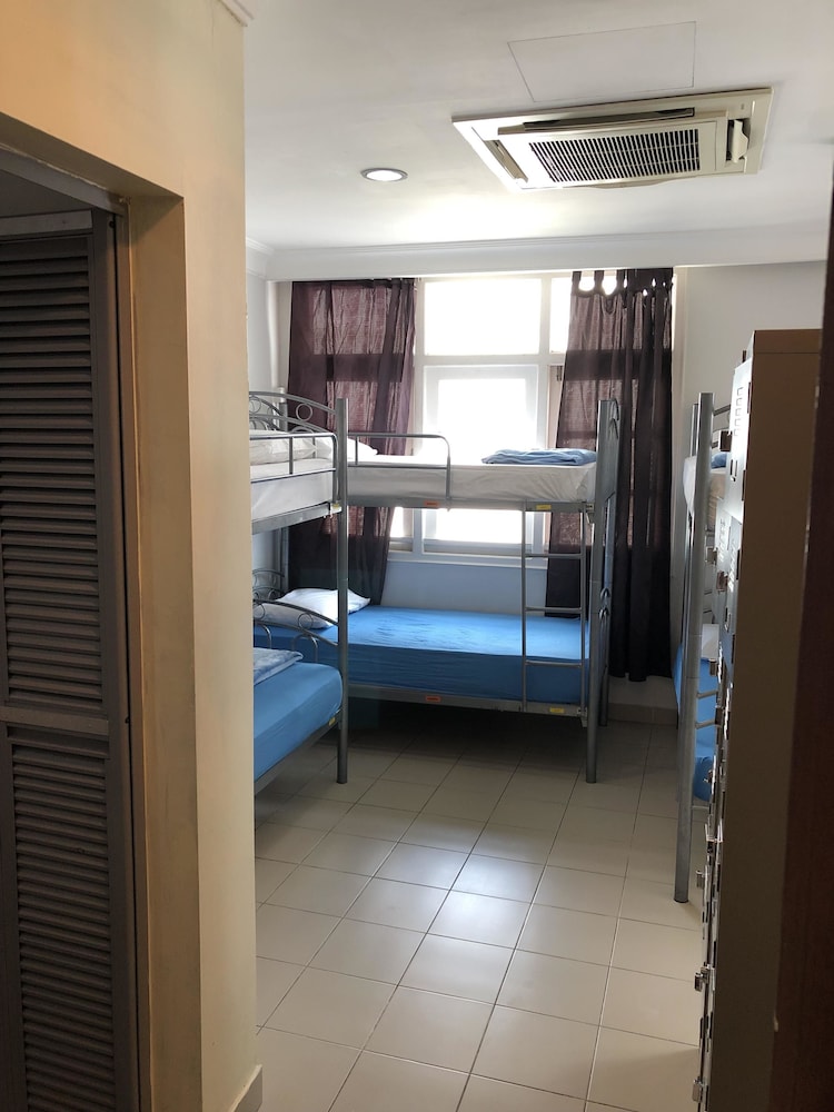 1 Person in 8-Bed Dormitory - Mixed photo 2