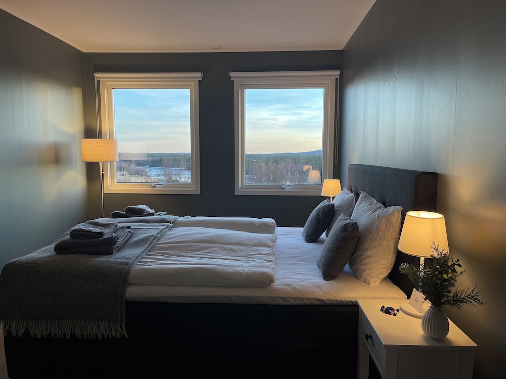 Double Room, 1 King Bed, River View, Courtyard Area photo 3