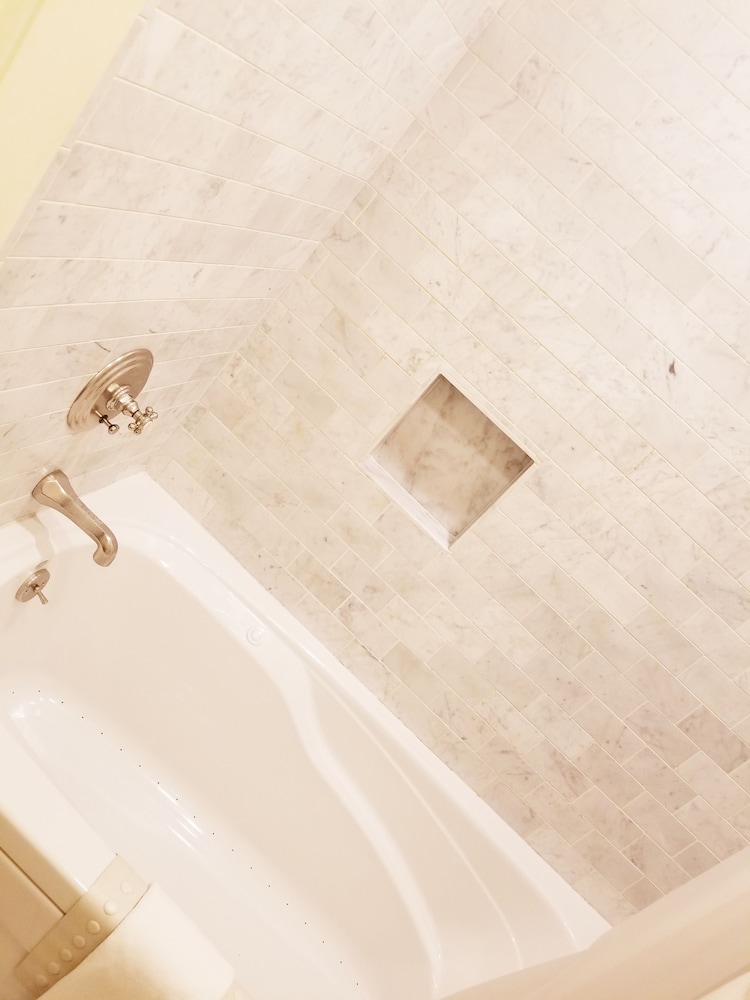 Mansion Queen Room (2nd Floor) photo 3