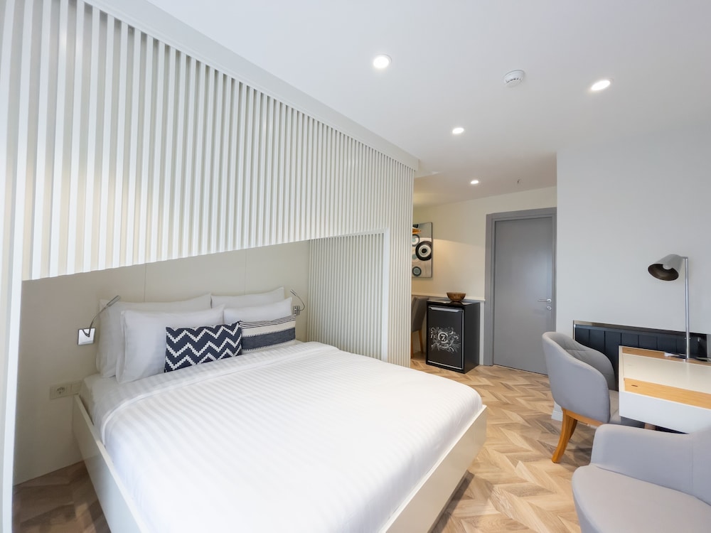 Terrace Superior Room, King photo 2