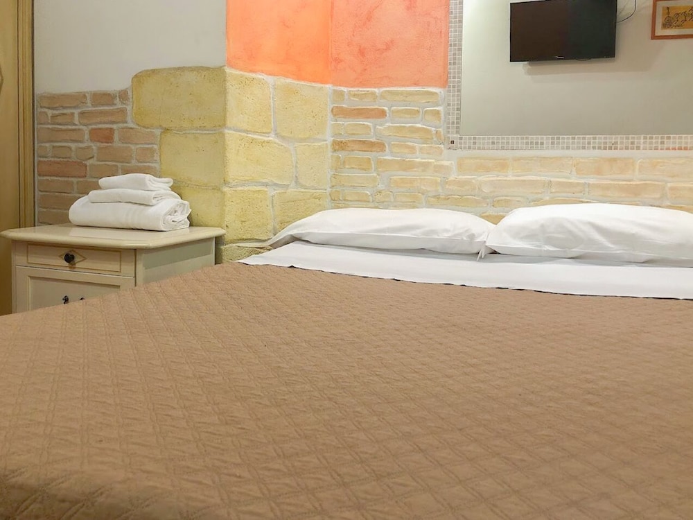 Economy Single Room, 1 Bedroom, Ensuite photo 2