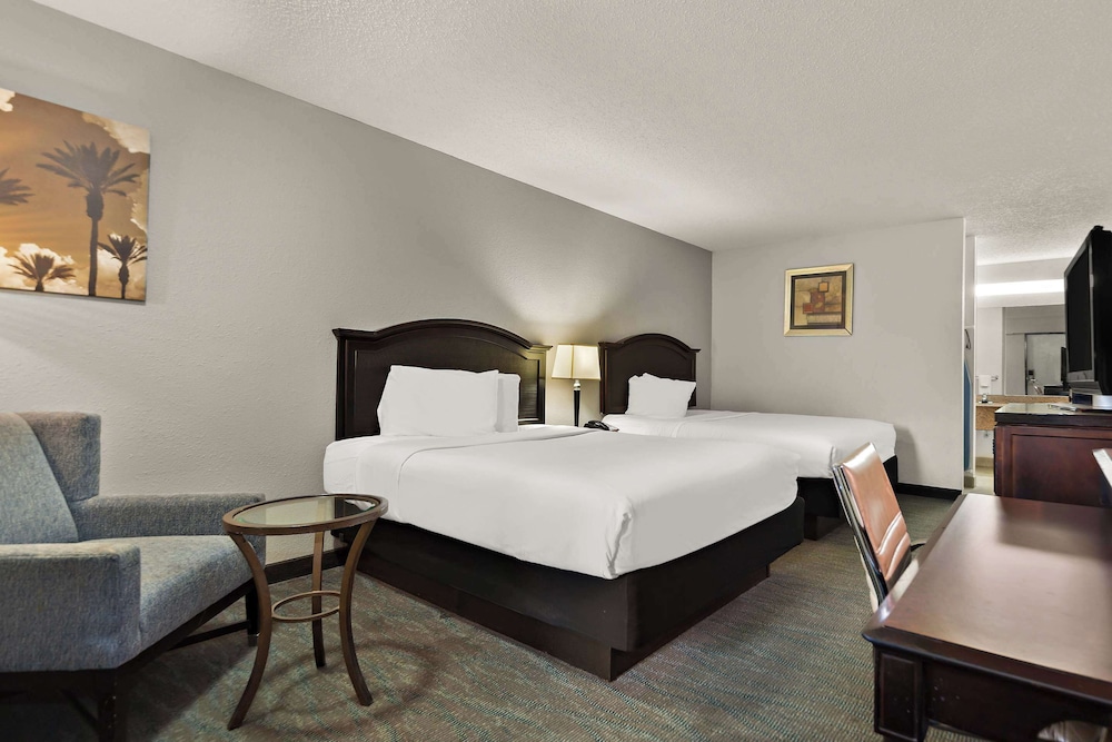 Standard Room, 2 Queen Beds, Non Smoking photo 1