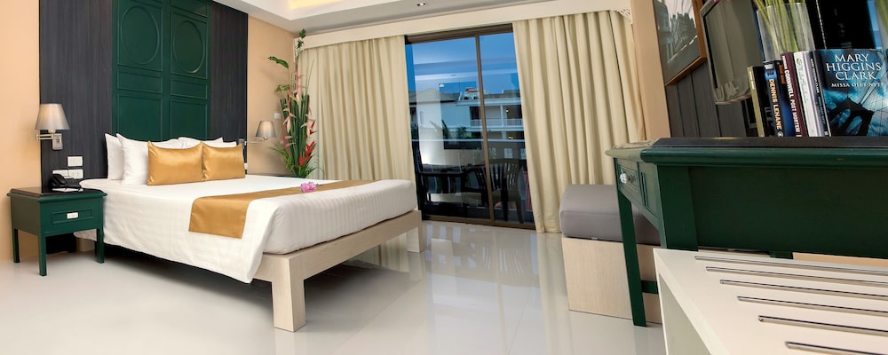 Deluxe Sino Room with Balcony - Photo 2