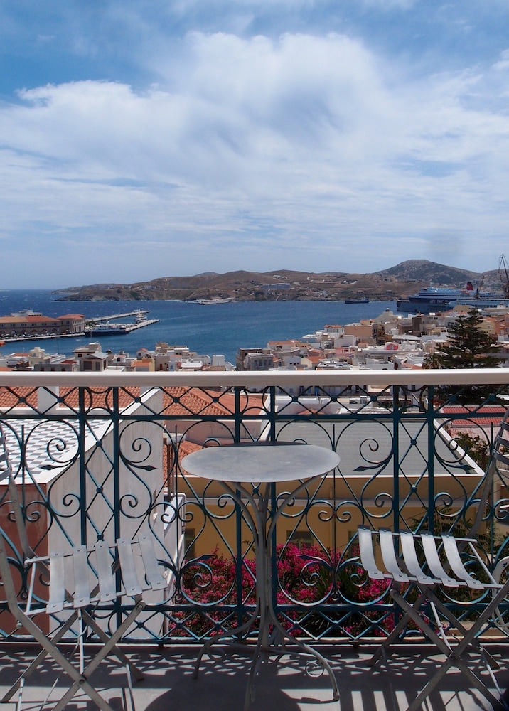 Romantic Double Room, 1 Queen Bed, Sea View photo 2