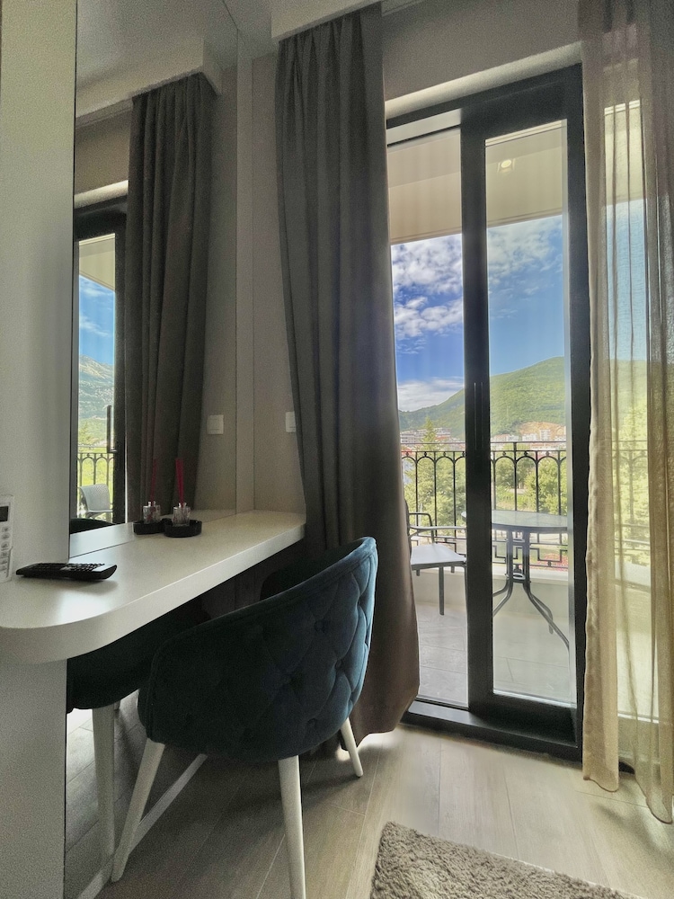 Standard Double or Twin Room - Photo 11