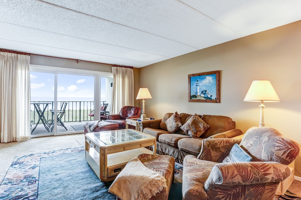 Condo, 2 Bedrooms