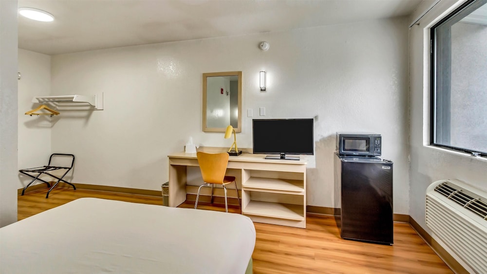 Deluxe Room, 1 Double Bed, Accessible Bathtub, Non Smoking