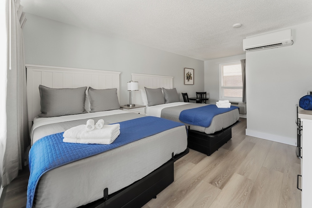 COURTYARD room, 2 Full XL Beds, Across the street from the Beach photo 1