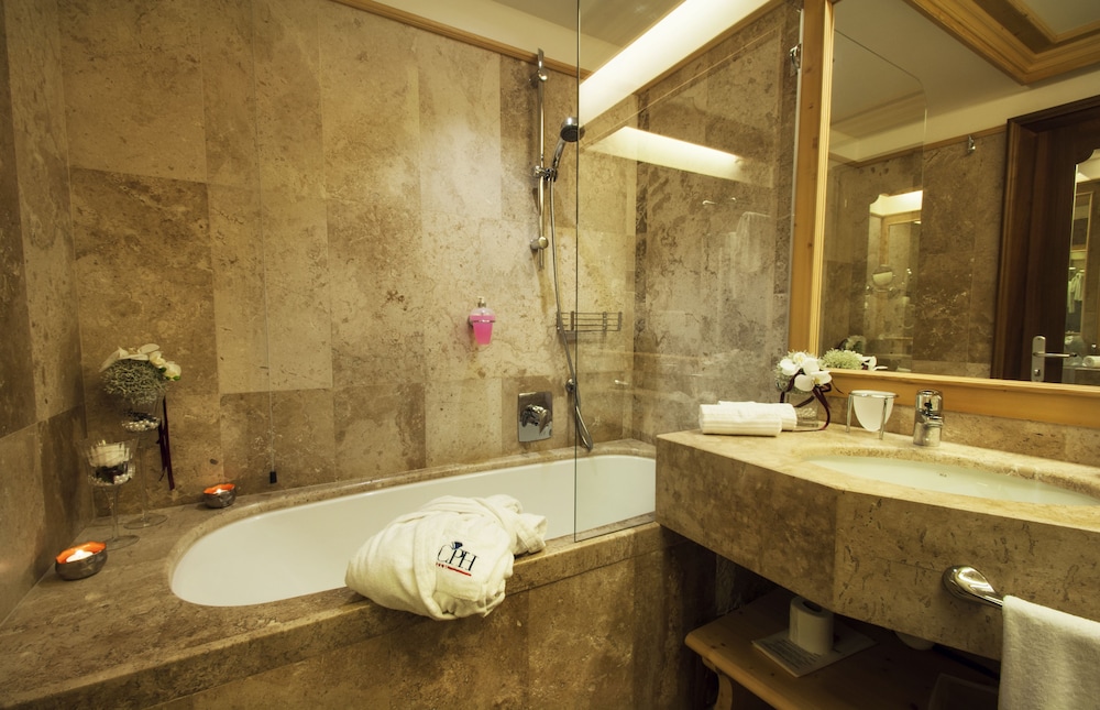 Classic Double or Twin Room - Photo 7
