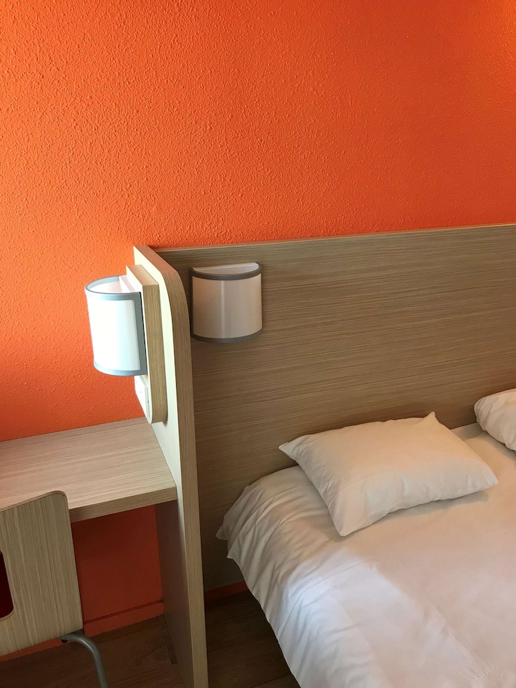 Standard Room, 3 Twin Beds - Photo 3