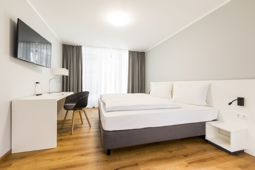 Hostel Twin with shared Bathroom