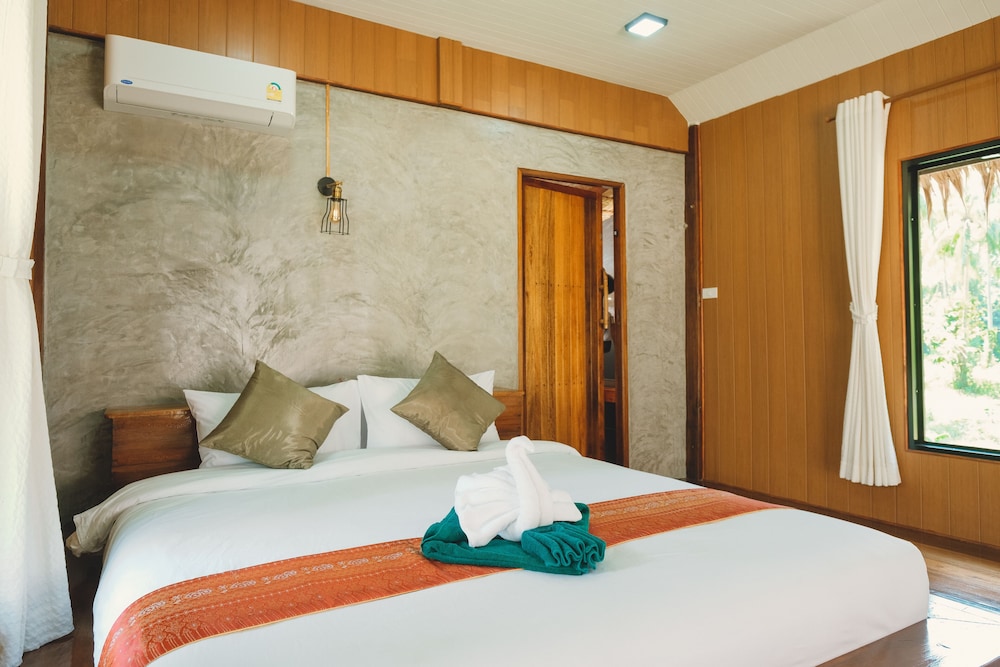 Deluxe Double Room, 1 King Bed, Non Smoking photo 3
