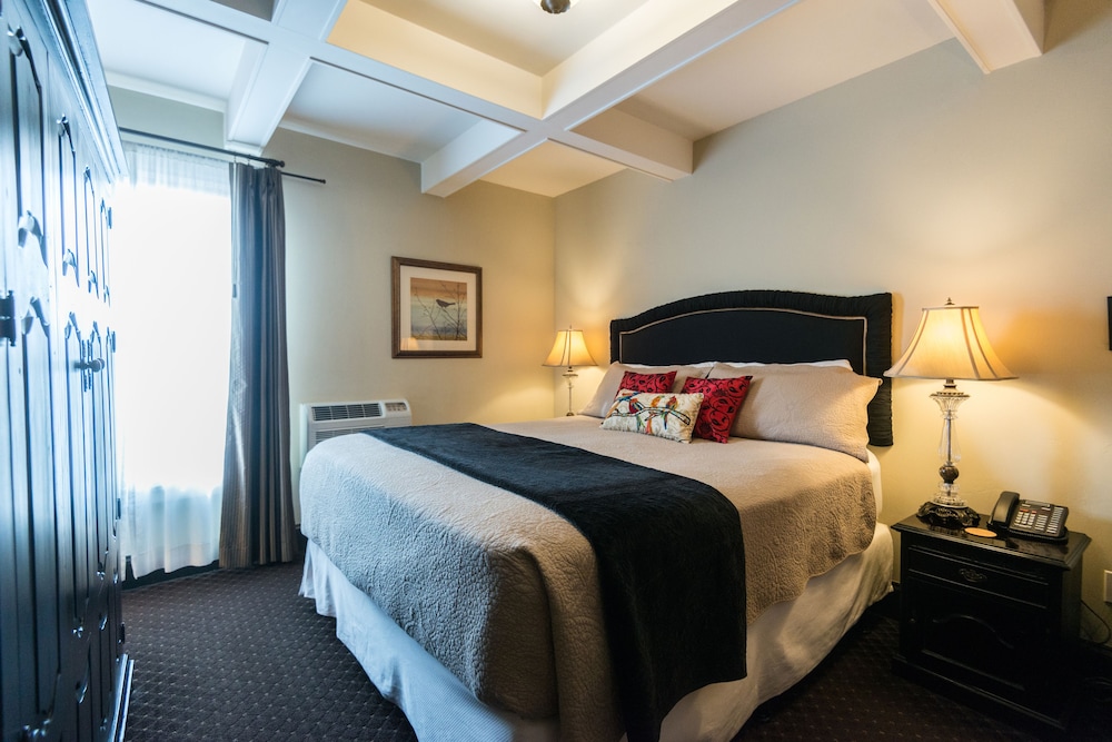 201 Leavenworth Suite