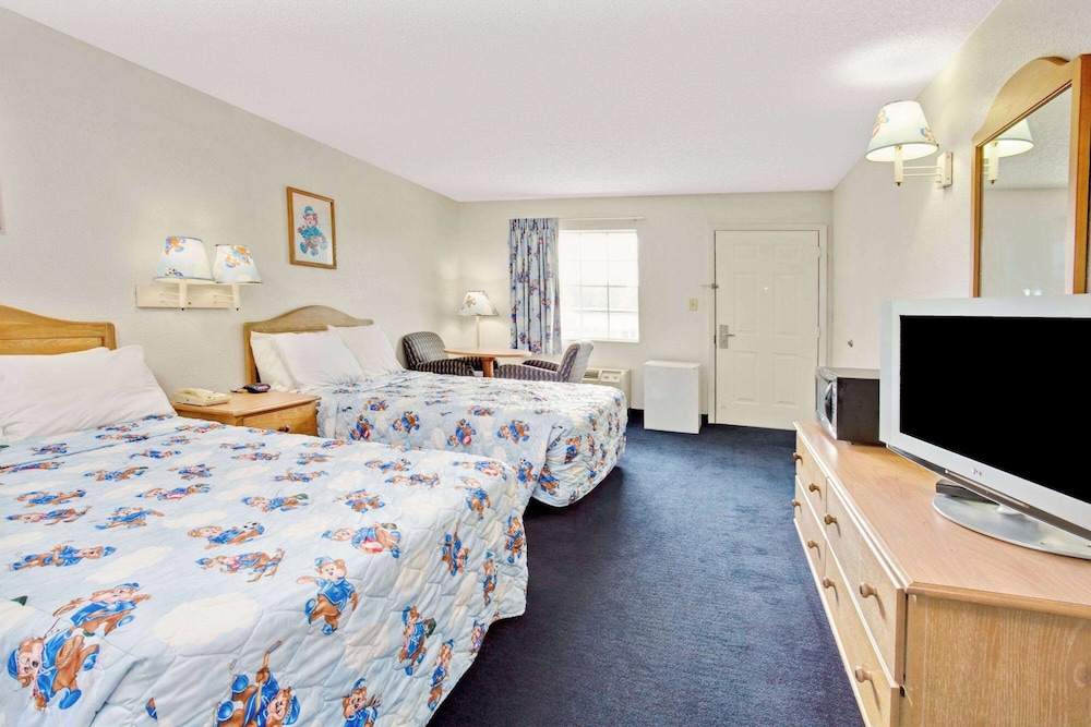 Room, 2 Double Beds, Accessible, Non Smoking photo 2