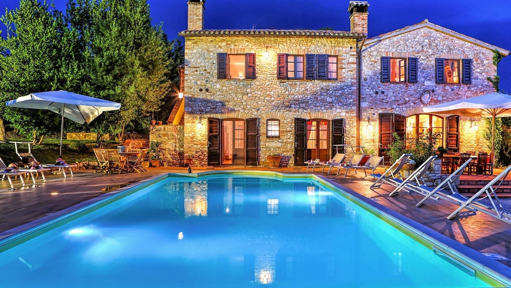 Villa photo 2