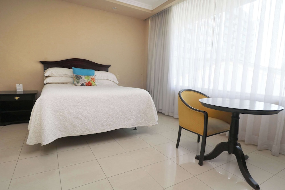 1 King Bed, City View - Photo 7