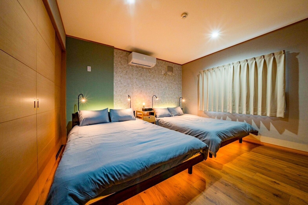 Deluxe House photo 2