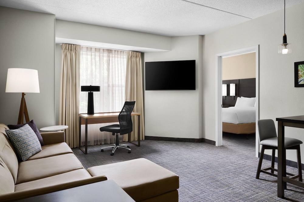 Suite, 1 Double Bed (Mobility/Hearing Accessible, Tub) - Photo 1