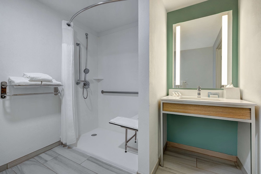 Suite, 2 Double Beds, Accessible - Photo 8