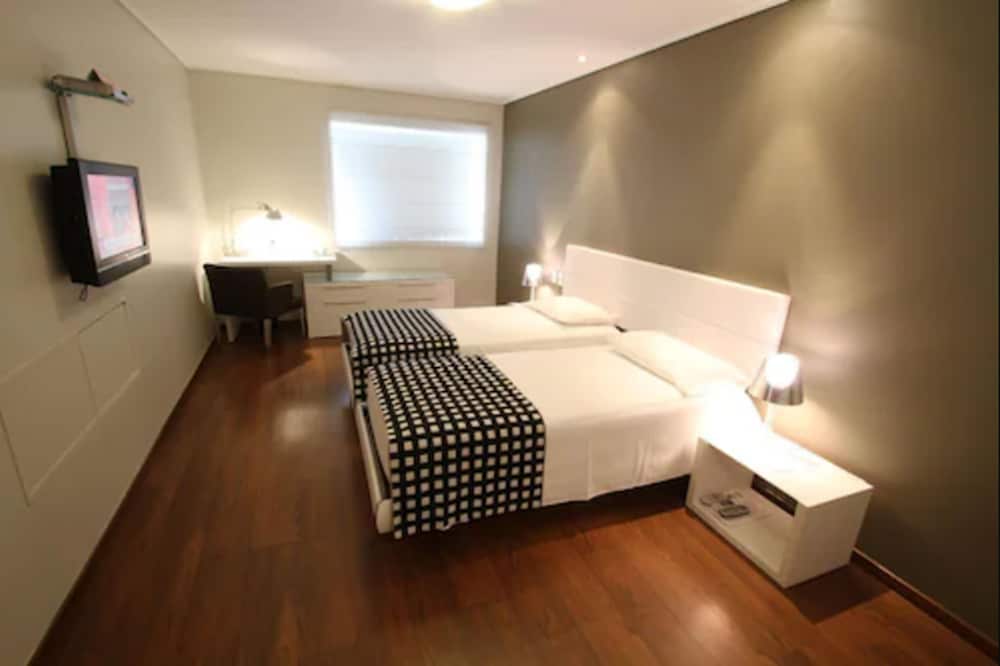 Deluxe Triple Room, Garden View - Photo 4