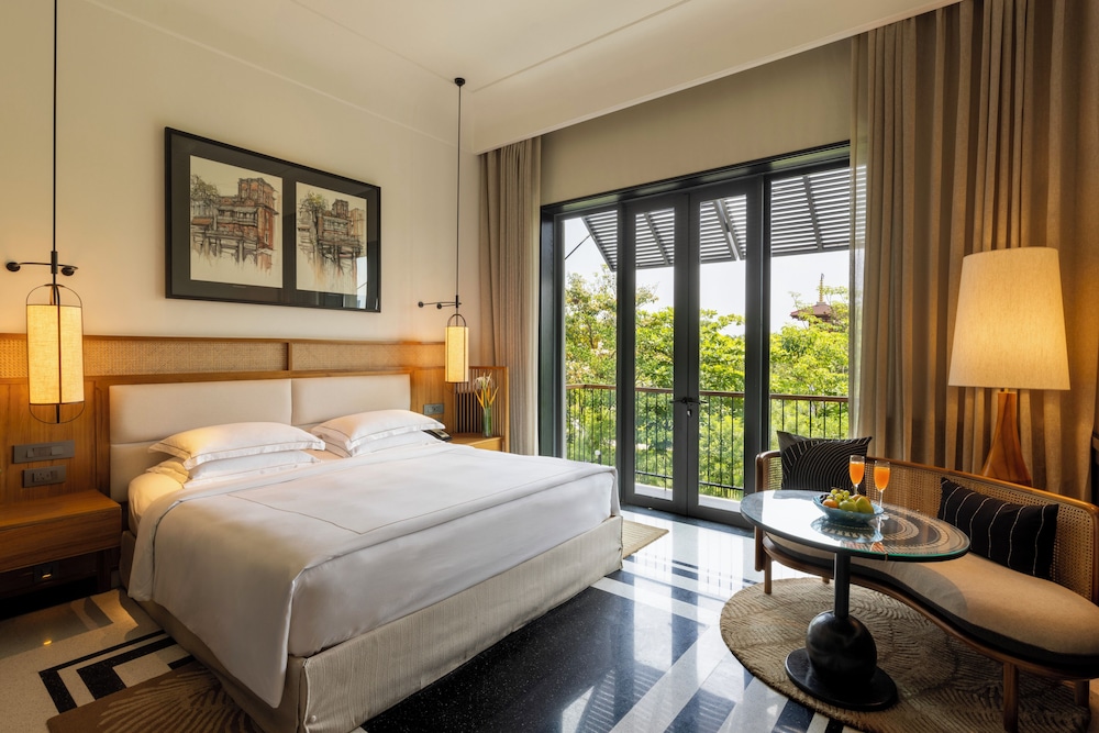 Deluxe Room, 1 King Bed - Photo 1