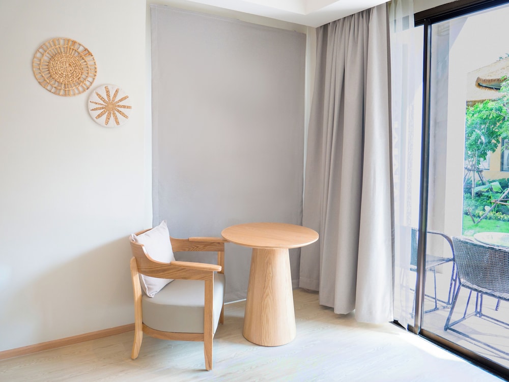 Deluxe Room, Garden View - Photo 2