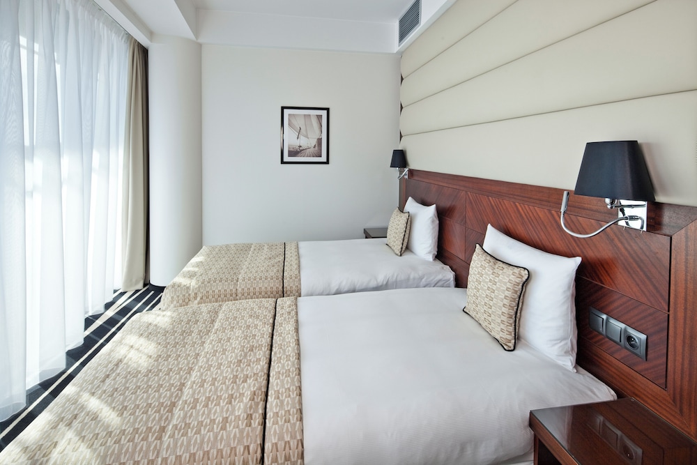 Classic Suite, Balcony, Lake View photo 2