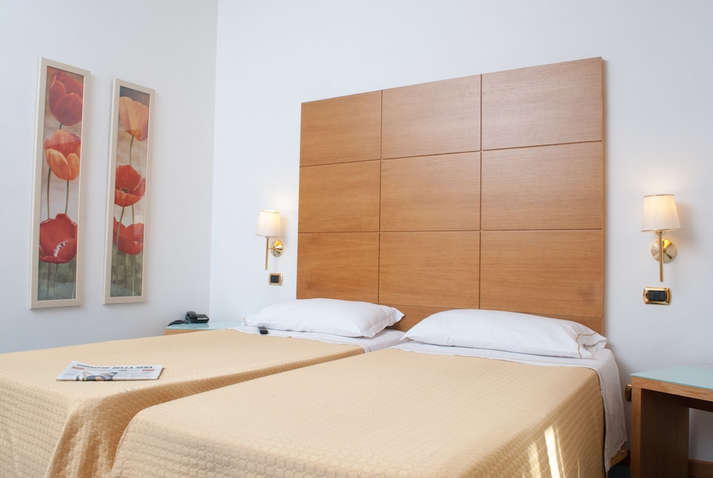 Standard Double or Twin Room - Photo 5