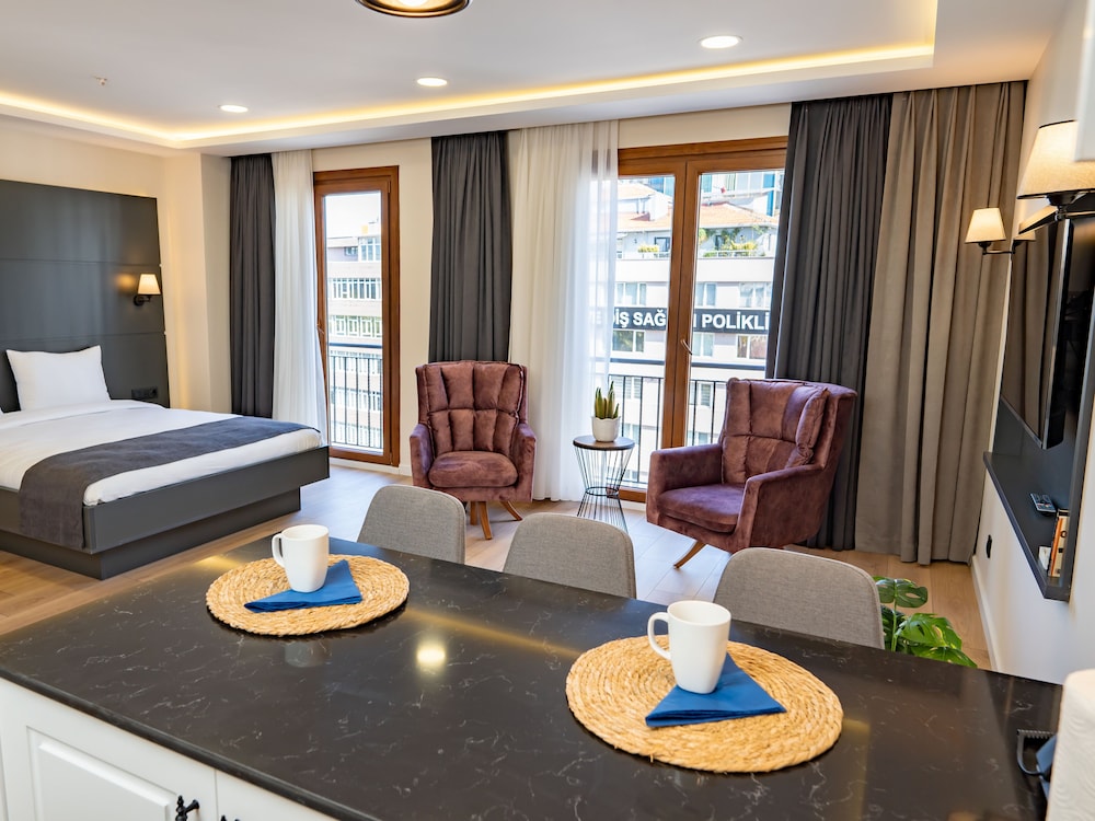 Basic Studio, 1 Double Bed, City View photo 3