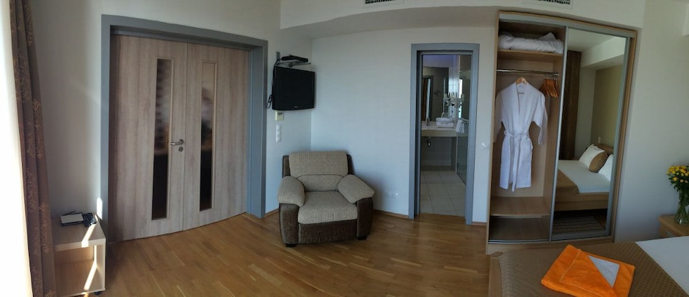Business Suite photo 2