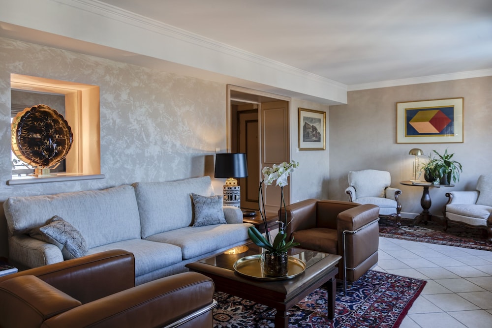 Luxury Apartment photo 3