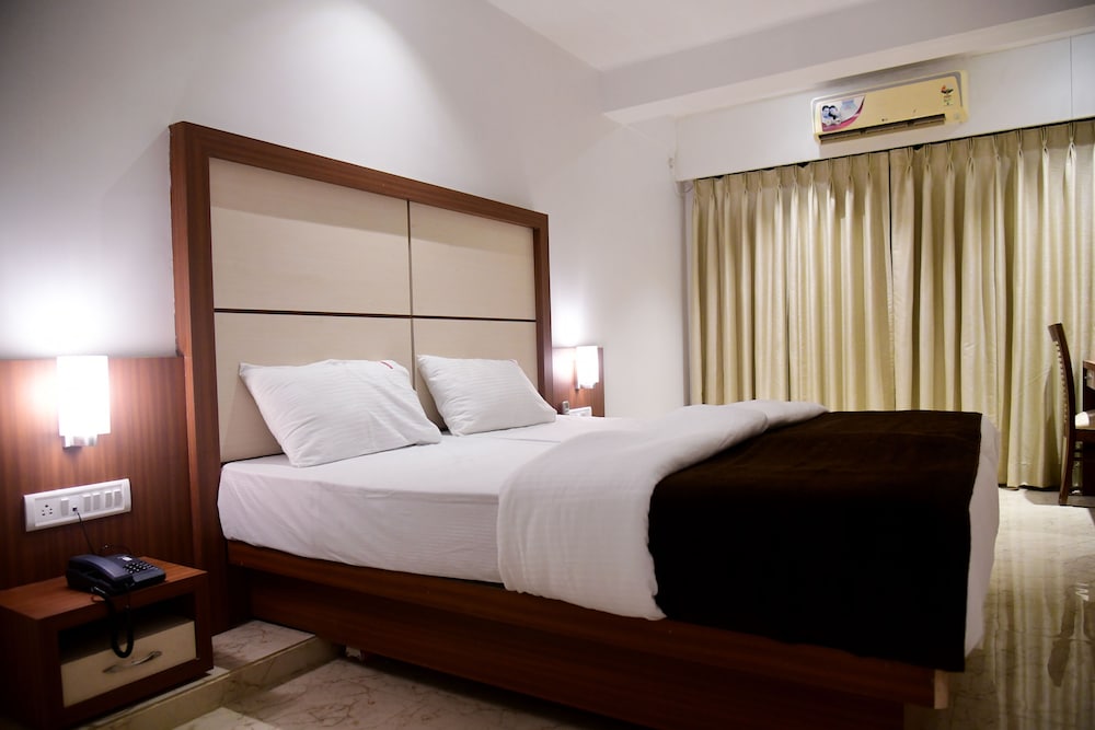 Deluxe Room - Photo 16