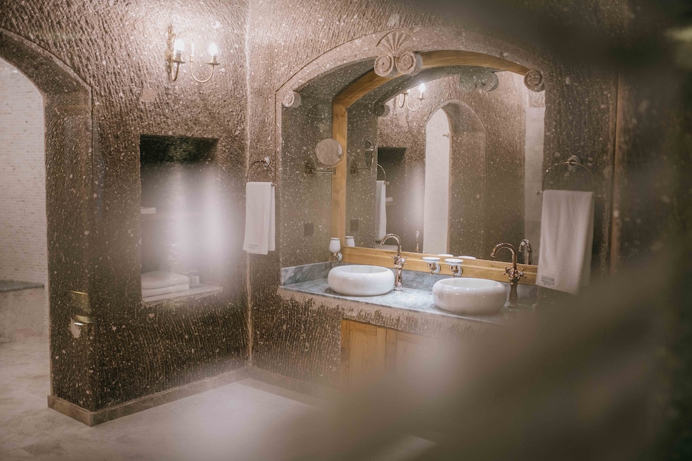 Premium Suite - Photo 16