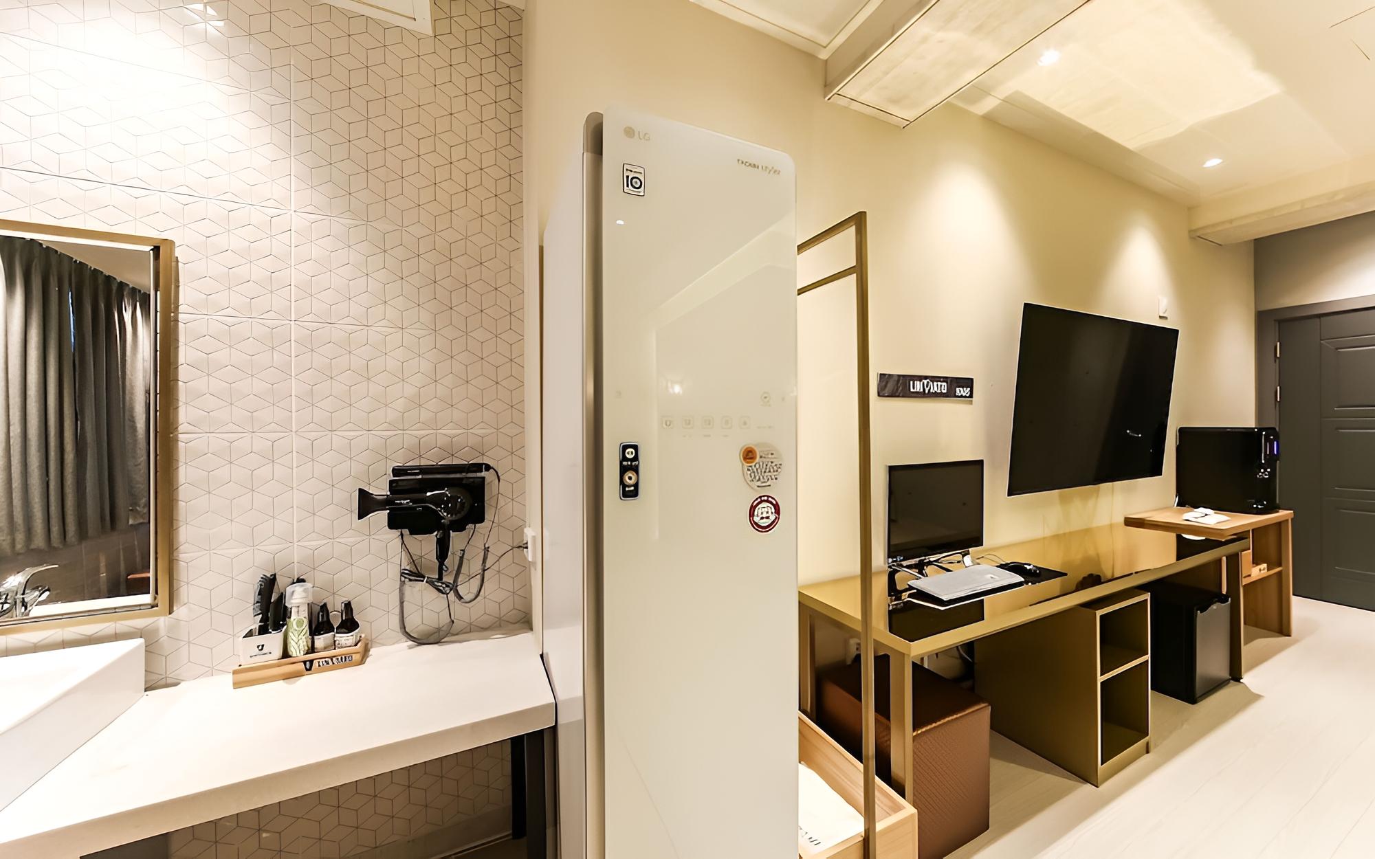 Room (Residence) - Photo 9