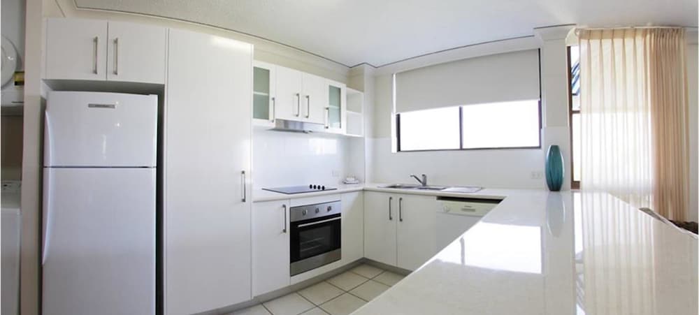 3 bedroom Apartment photo 3