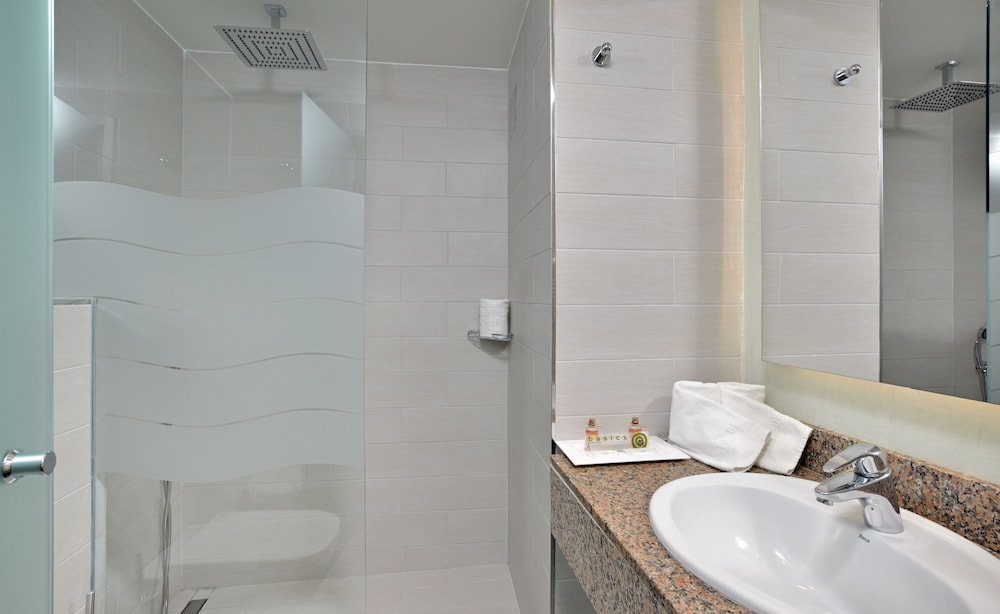 Twin Room, Balcony - Photo 8